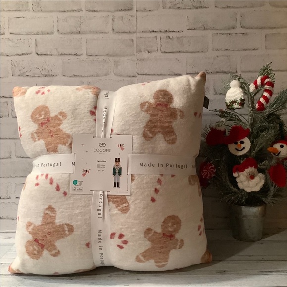 Docofil 20×20 2pk Gingerbread Candy Cane Pillows - Picture 2 of 7
